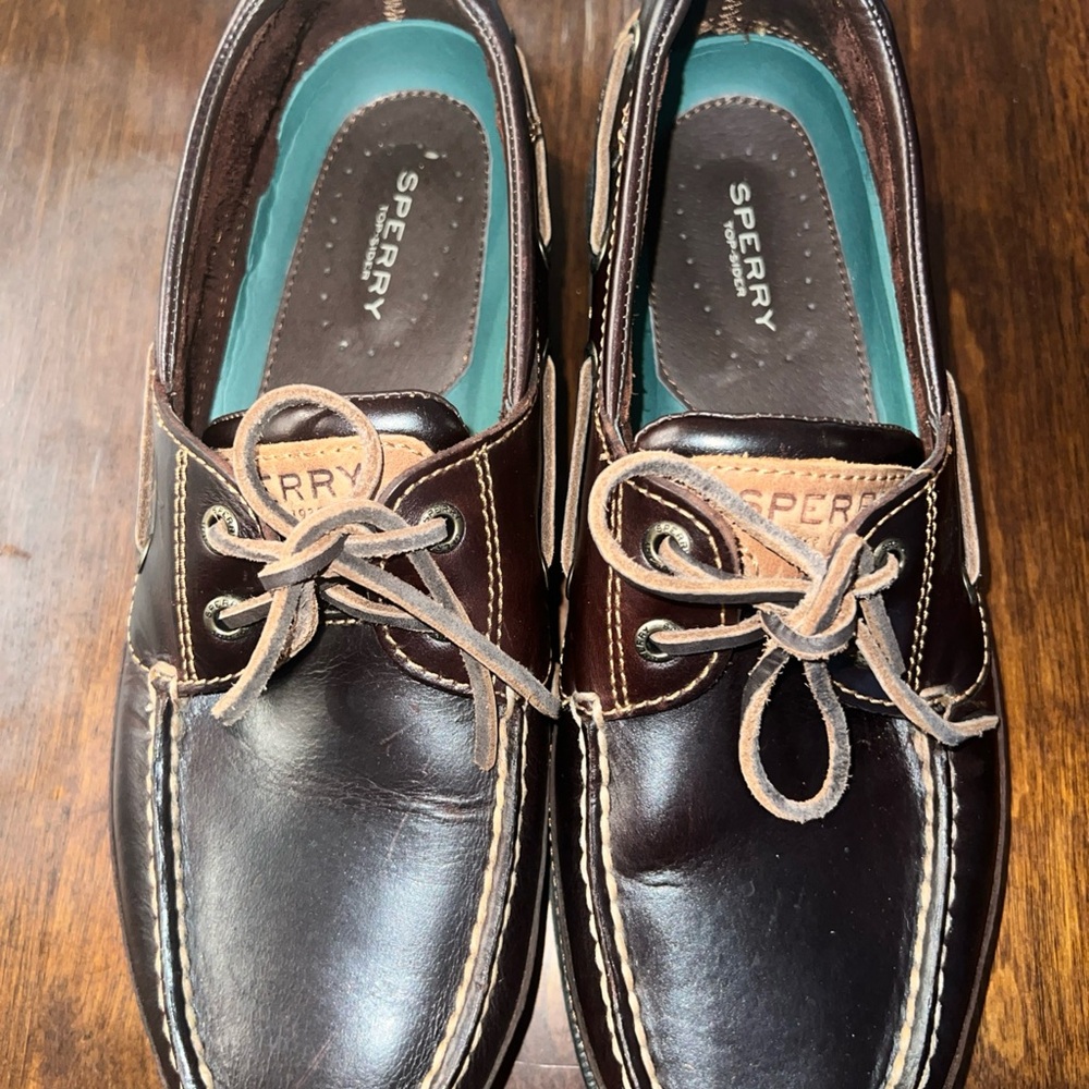 Sperry Brown Leather Boat Shoes with Moccasin Stitching
